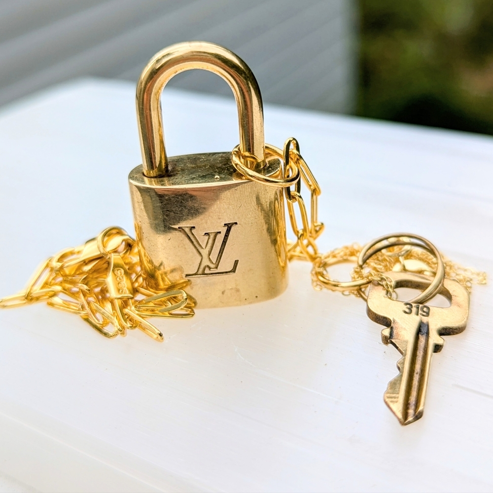 🌟Authentic Louis Vuitton Padlock and Key Necklace Set + Real Gold Chains 🔐🌟 - Picture 4 of 11